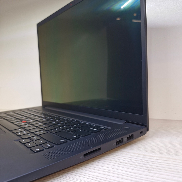 Lenovo ThinkPad P1 G6 Laptop - Right Side View