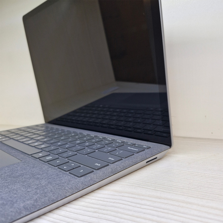 Microsoft Surface Laptop 4 - Right Side View