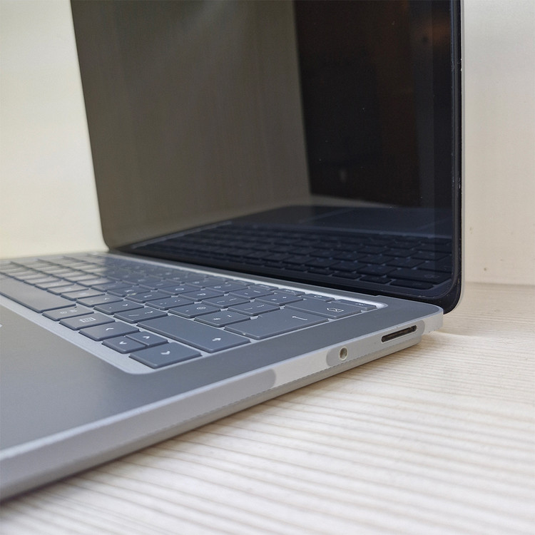 Microsoft Surface Laptop Studio - Right Side View