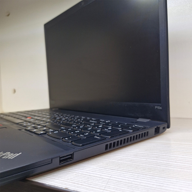 Lenovo ThinkPad P15 G1 Laptop - Right Side View