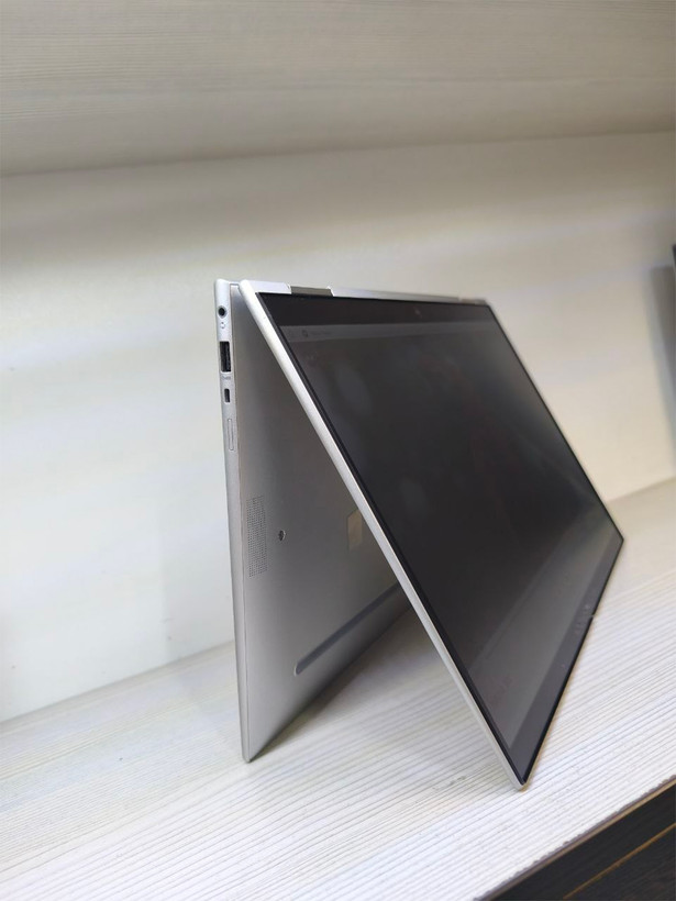 HP EliteBook 1040 G10 Business Laptop - Left Side View