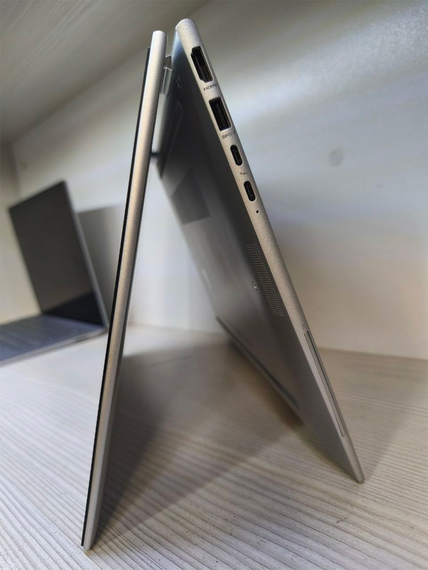 HP EliteBook 1040 G10 Business Laptop - Right Side View