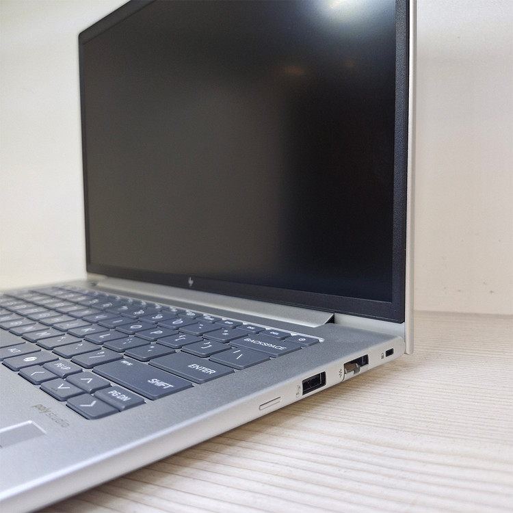 HP EliteBook 640 G11 Business Laptop - Right Side View